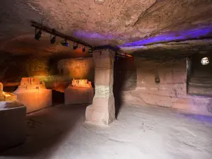 Troglodyte Hall of Fleckenstein Castle (© M. Anglada)