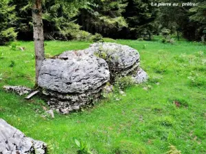 La piedra al sacerdote (© Jean Espirat)