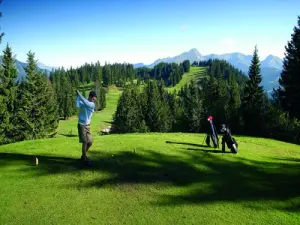 Golf 18 holes (© N. Joly)