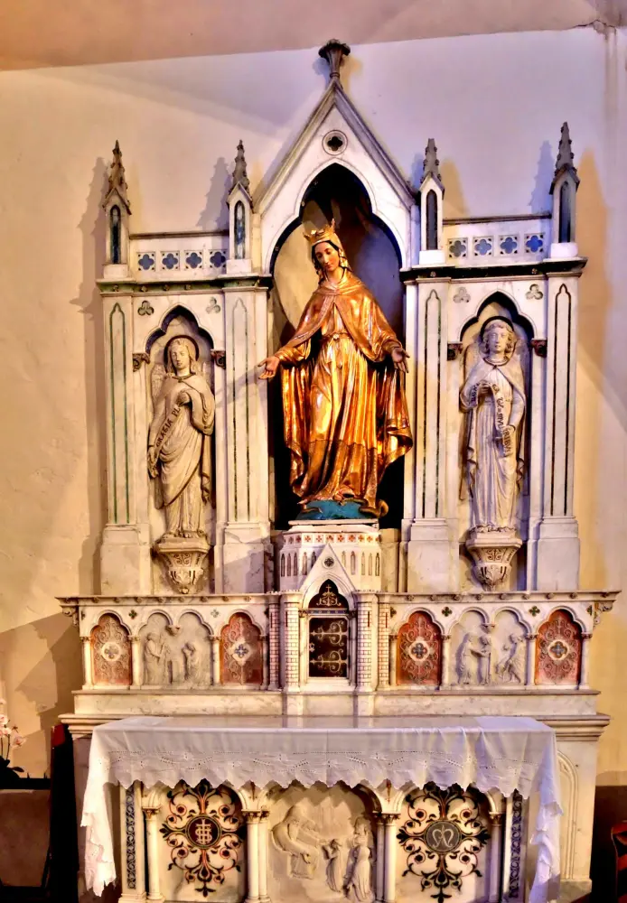 Les Mées - Altar of the Virgin, in the church (© J.E)