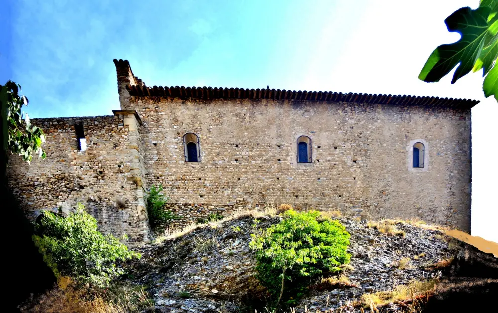 Les Mées - South facade of the Saint-Roch chapel (© J.E)