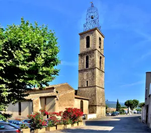 Bell tower and bell tower of the church (© J.E)