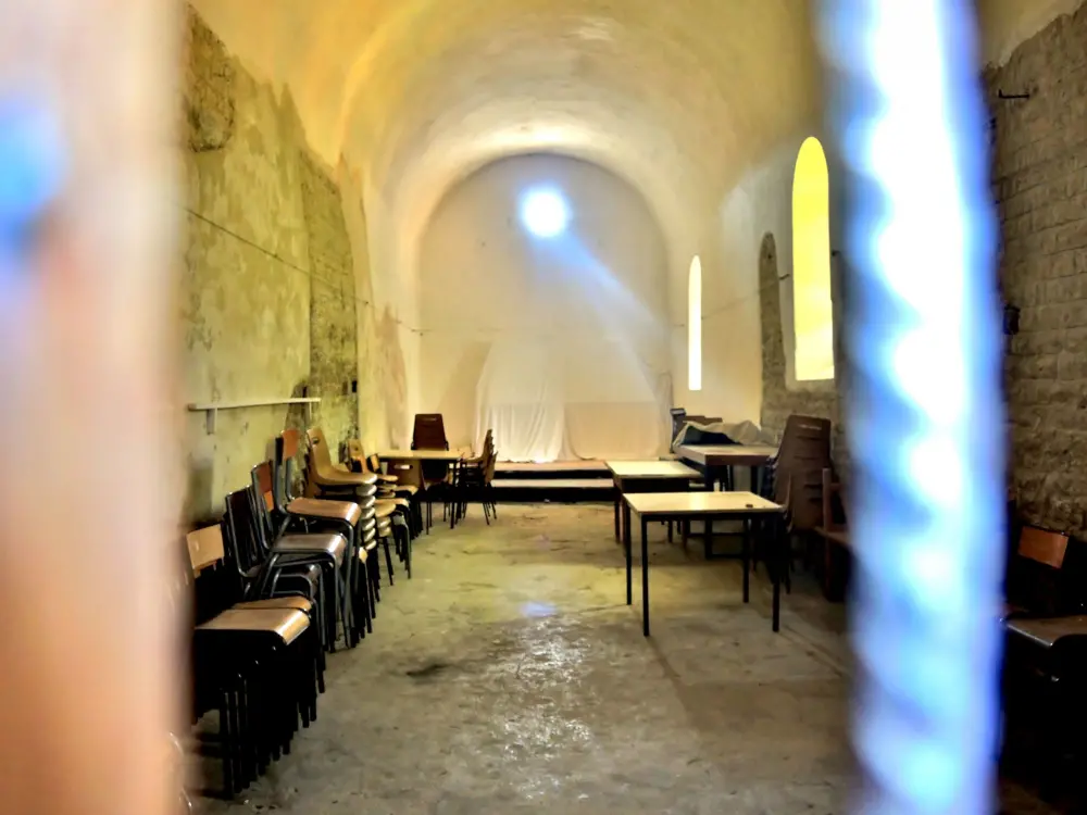 Les Mées - Interior of the Saint-Roch chapel (© J.E)