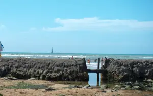 Fishing boats - beach of the Paracou (© Antoine Martineau)