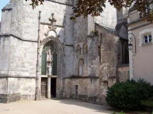 Portal der Saint-Martin-Kirche von Ligugé