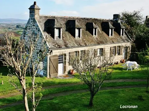 Locronan - Maison en granite (© Jean Espirat)