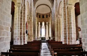 L'interno della chiesa di Saint-Tudy