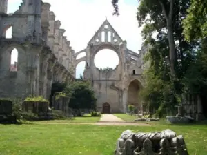 Abbey Longpont - Interior de la iglesia de la abadía