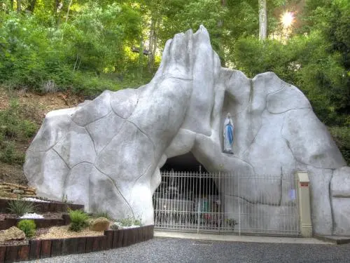 Longuyon - Grotto of the Virgin