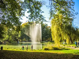 Park van baden en grote jet (© J.E)