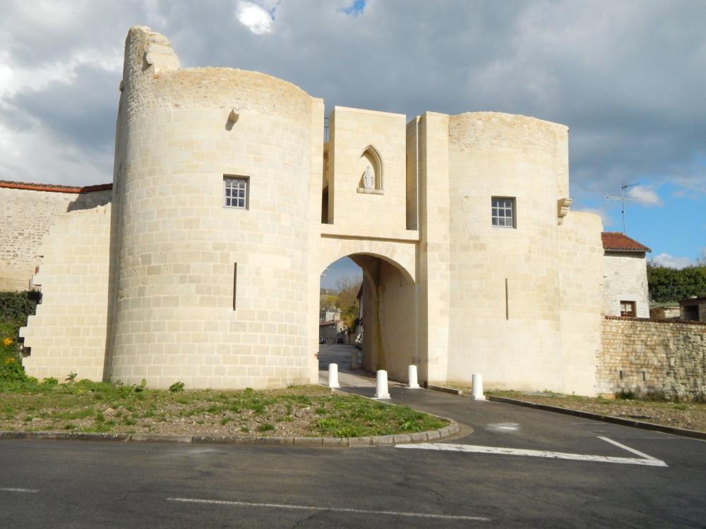 Photos Loudun Tourism & Holiday Guide