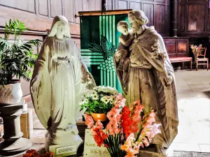 Statue der Heiligen Familie, in der Kirche (© JE)