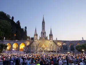 Sanctuaire - Esplanade du Rosaire