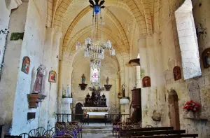 Het interieur van de Saint-Eutrope-kerk