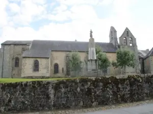 La iglesia con dos campanarios