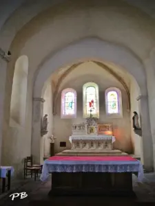 Dentro de la iglesia de San Vicente de Paul