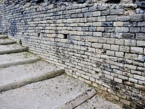 Mandeure - Detail of masonry wall ancient theater (© JE)