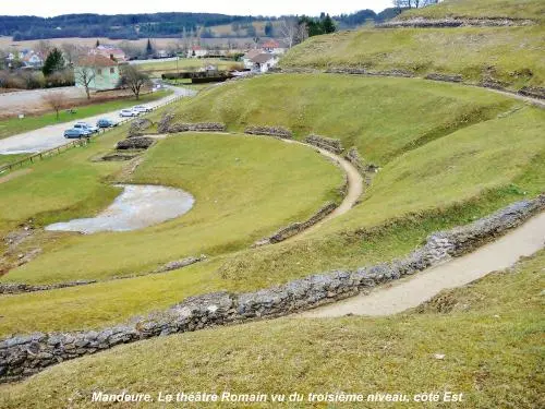 Mandeure - Ruins of the theater views of third level (© Jean Espirat)