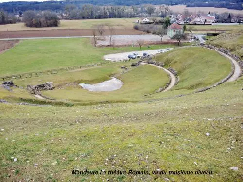 Mandeure - Ruins of the theater, views of the third level (© Jean Espirat)