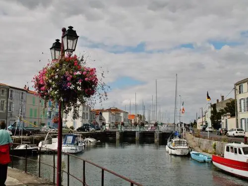 Marans - Écluse au port de plaisance