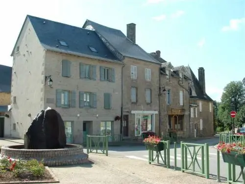 Marcillac-la-Croisille - Center of the village