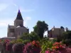 Mareuil-sur-Lay的教堂和城堡（从Lay上的桥上观看）