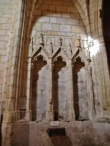 L'église Saint-Pierre - Détail du porche