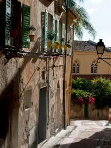 Gasse in der Altstadt von Menton