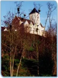 L'église de Méry-sur-Marne domine la rivière