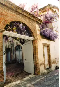 Maison sur la place de la Mairie à Mirabel