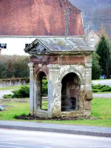 Fontaine au centre du village de Moffans (© Jean Espirat)