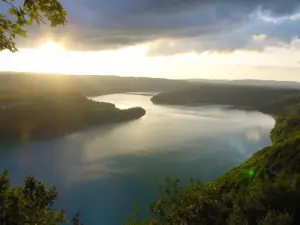 Coucher de soleil sur le lac de Vouglans