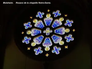 Rozet van de gevel van de Notre-Dame kapel (© Jean Espirat)