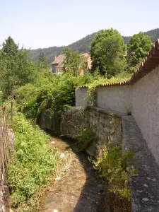 Monestier-de-Clermont, al doblar una esquina