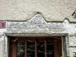 Lintel dateert uit 1684, Bremoncourt (© J.E)