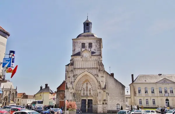 Kirche Saint-Saulve - Monument in Montreuil-sur-Mer