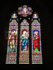 Glasfenster der Apsis der Kirche (© J.E)