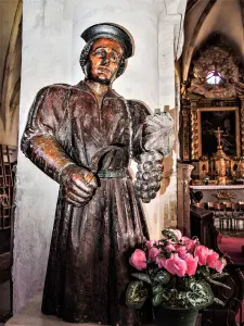 Standbeeld van Saint-Vernier, in de kerk (© J. E)