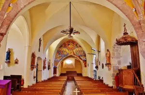 L'intérieur de l'église Saint-Victor