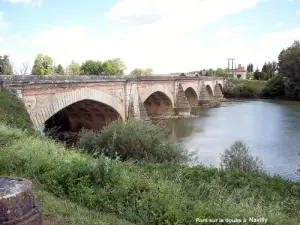 De grote brug over de Doubs (© J.E)