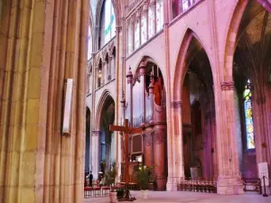 Interior of the cathedral Saint-Cyr-et-Sainte-Julitte