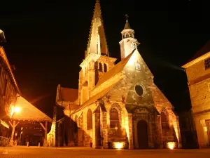 Nolay, place Monge by night
