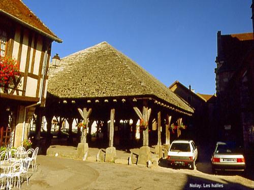 Nolay - Halles de Nolay (© J.E)