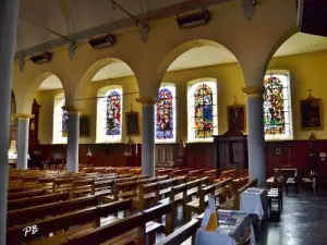 Interieur van de kerk Saint-Jean-Baptiste