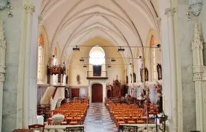 Het interieur van de kerk Notre-Dame