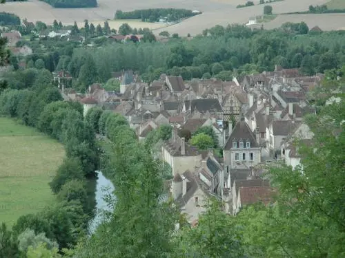 Noyers-sur-Serein - Vue de Noyers et de la promenade du Serein