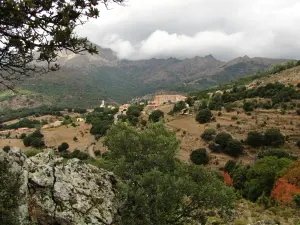 Vue sur Olmi-Cappella et au fond, la Tartagine