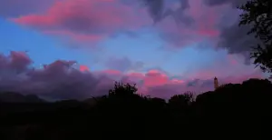 Un lever de soleil sur Olmi-Cappella avant que le ciel se couvre