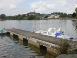 Pouancé - Verhuur van waterfietsen in de vijver van Saint-Aubin