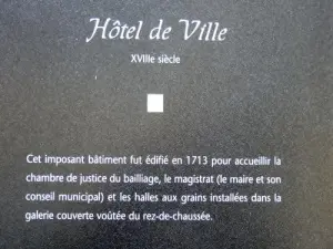 Information on the town hall (© Jean Espirat)